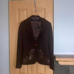 Brown blazer for women. Embroidered front end.